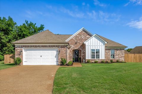 Photo of 200 OAKLAND RIDGE CV, Oakland, TN 38060 (MLS # 10225220)