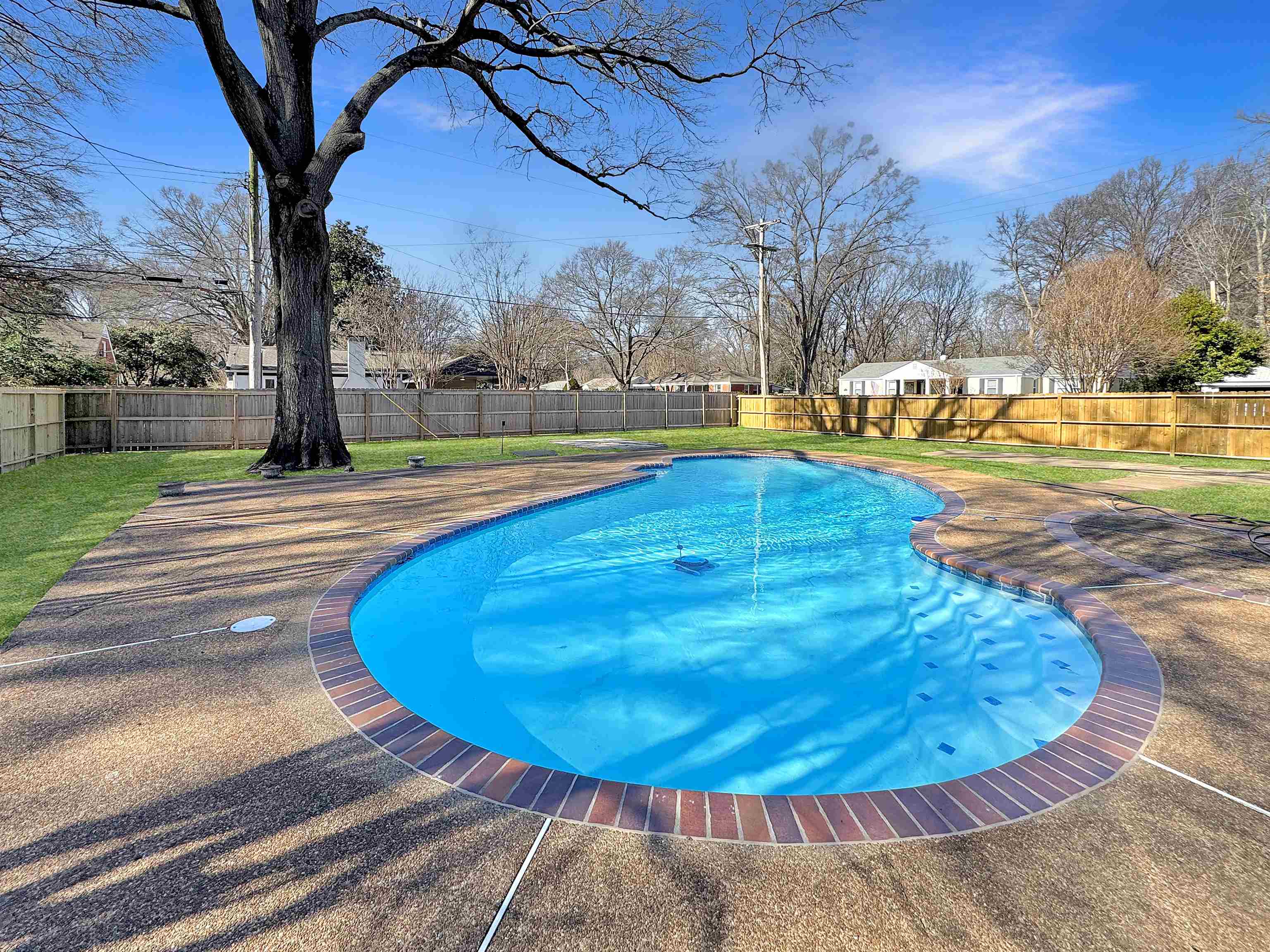 Memphis, Tennessee 38117, United States, 4 Bedrooms Bedrooms, ,3 BathroomsBathrooms,Residential,Pending,16335