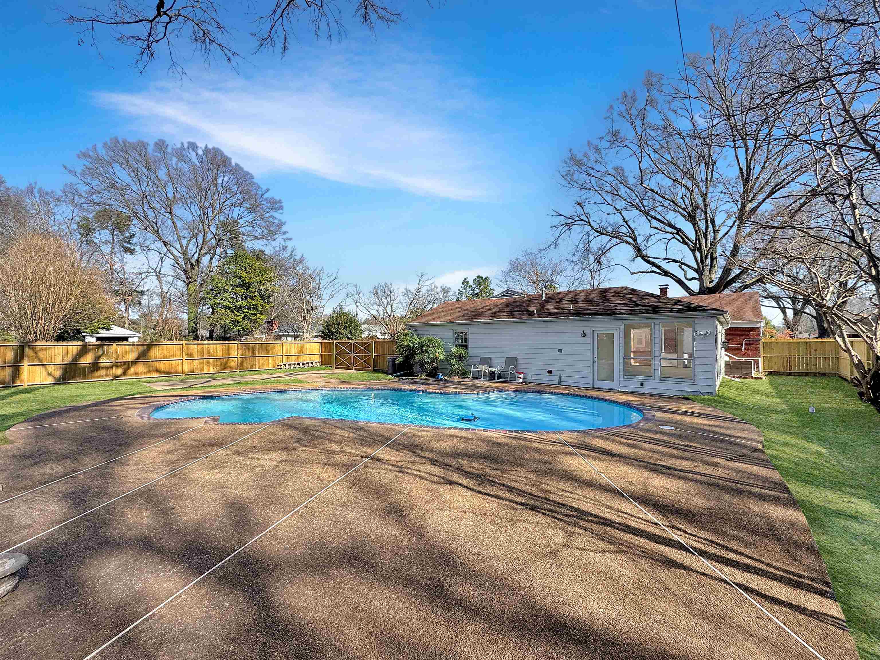 Memphis, Tennessee 38117, United States, 4 Bedrooms Bedrooms, ,3 BathroomsBathrooms,Residential,Pending,16335