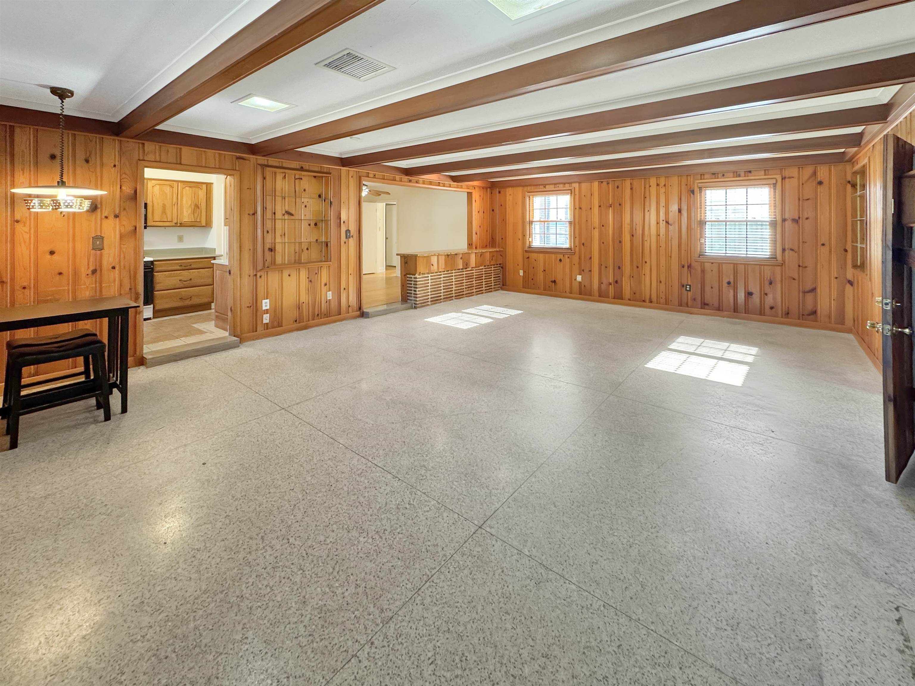 Memphis, Tennessee 38117, United States, 4 Bedrooms Bedrooms, ,3 BathroomsBathrooms,Residential,Pending,16335