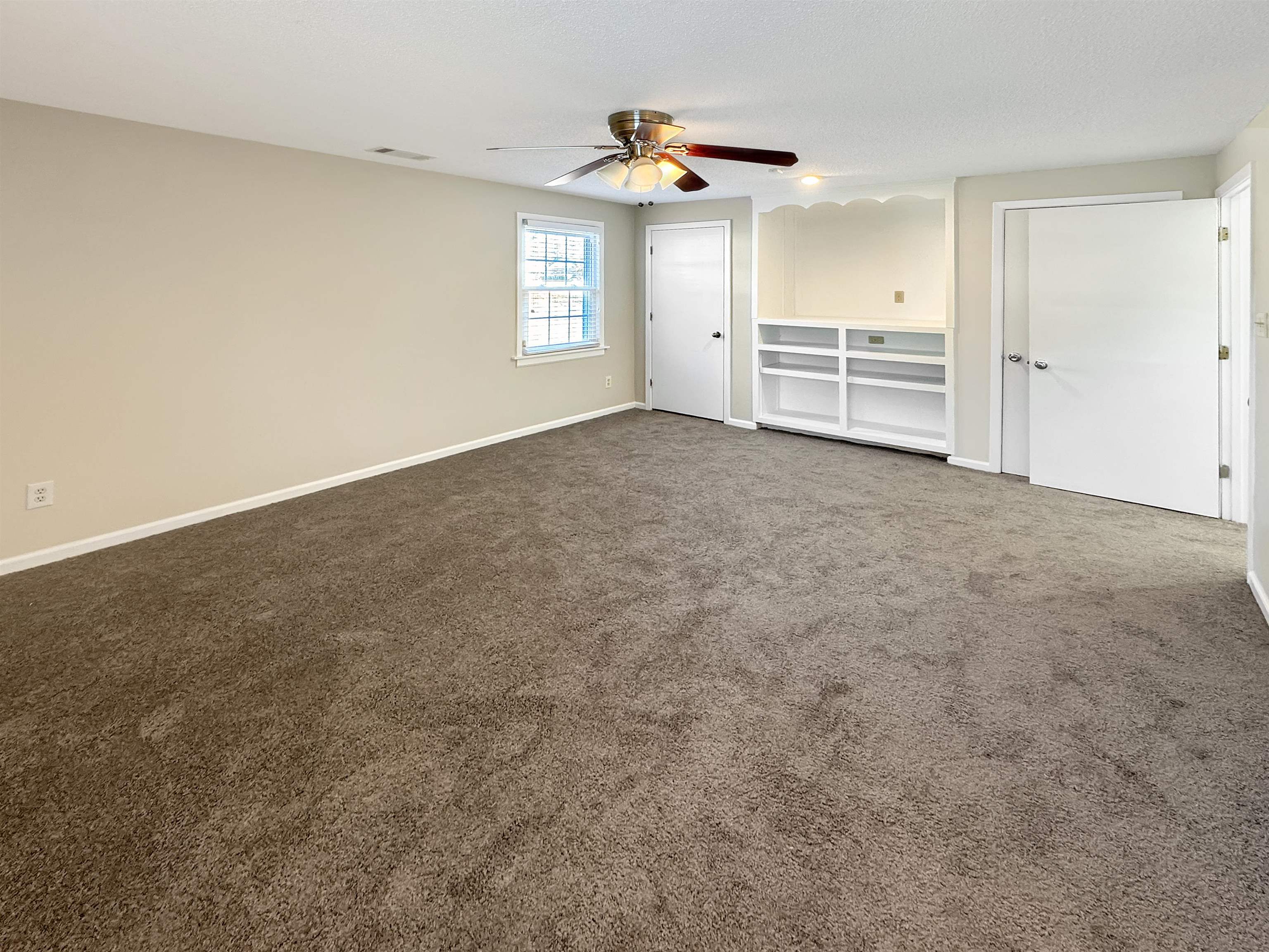 Memphis, Tennessee 38117, United States, 4 Bedrooms Bedrooms, ,3 BathroomsBathrooms,Residential,Pending,16335