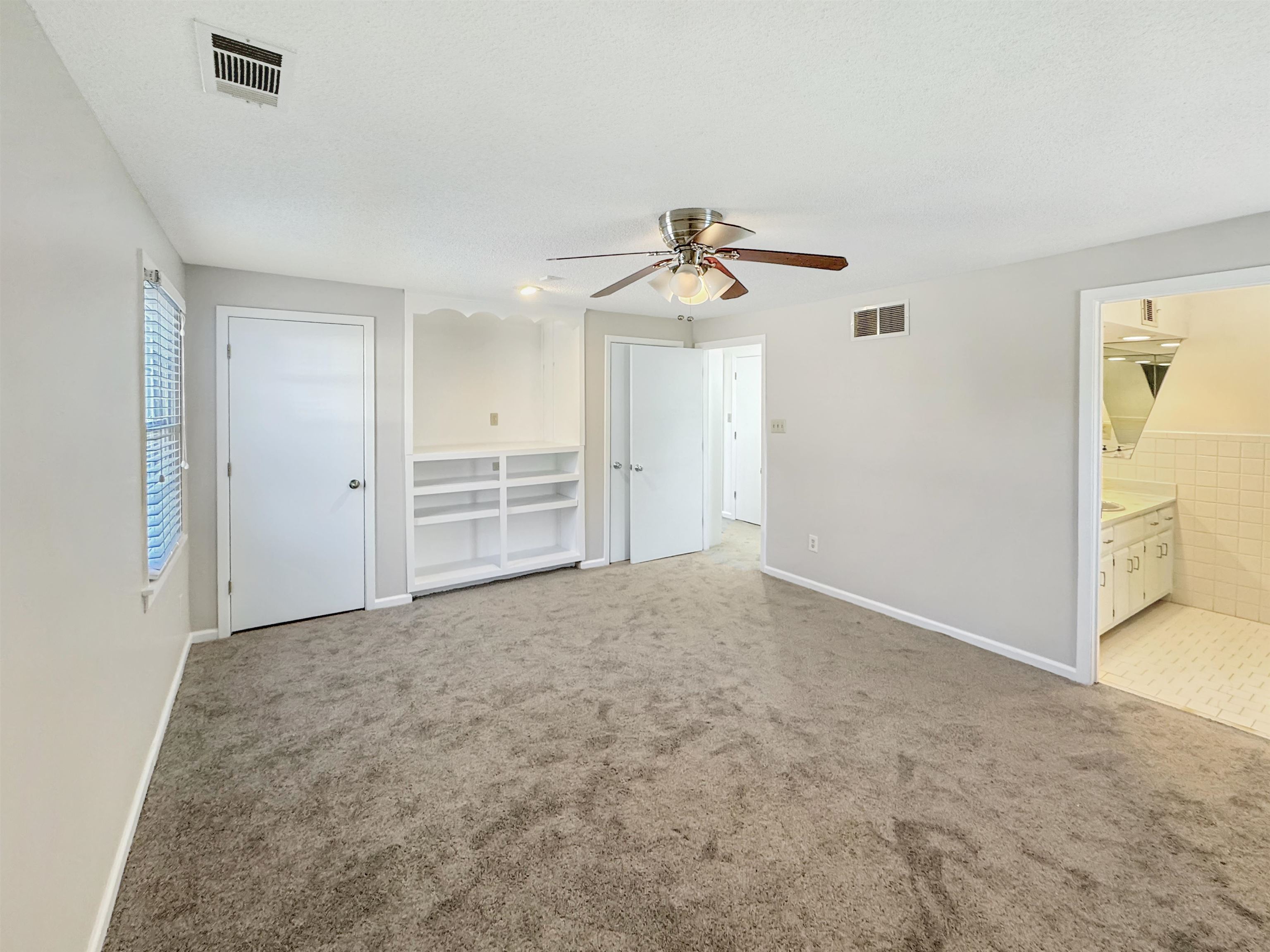 Memphis, Tennessee 38117, United States, 4 Bedrooms Bedrooms, ,3 BathroomsBathrooms,Residential,Pending,16335