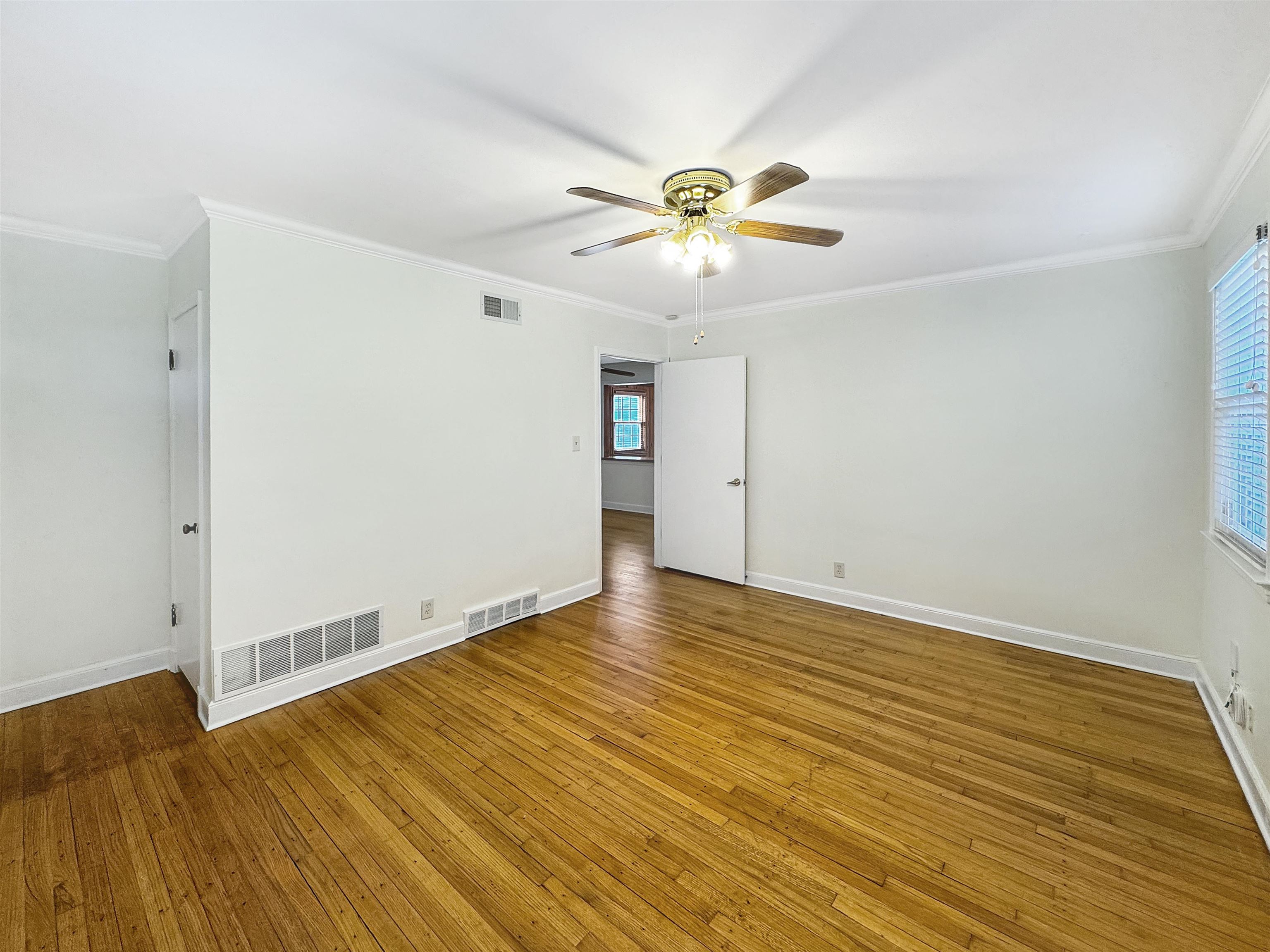 Memphis, Tennessee 38117, United States, 4 Bedrooms Bedrooms, ,3 BathroomsBathrooms,Residential,Pending,16335