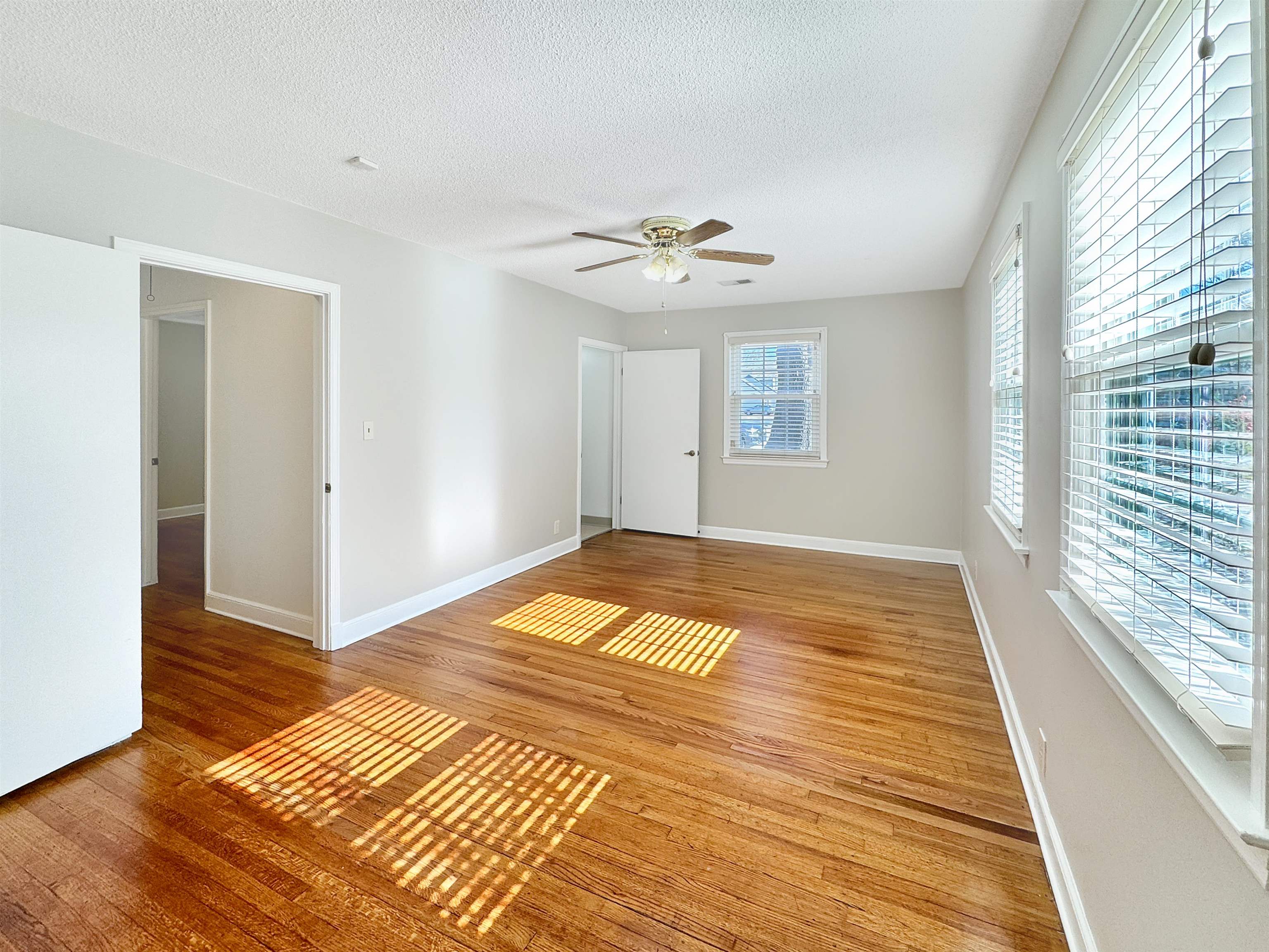 Memphis, Tennessee 38117, United States, 4 Bedrooms Bedrooms, ,3 BathroomsBathrooms,Residential,Pending,16335