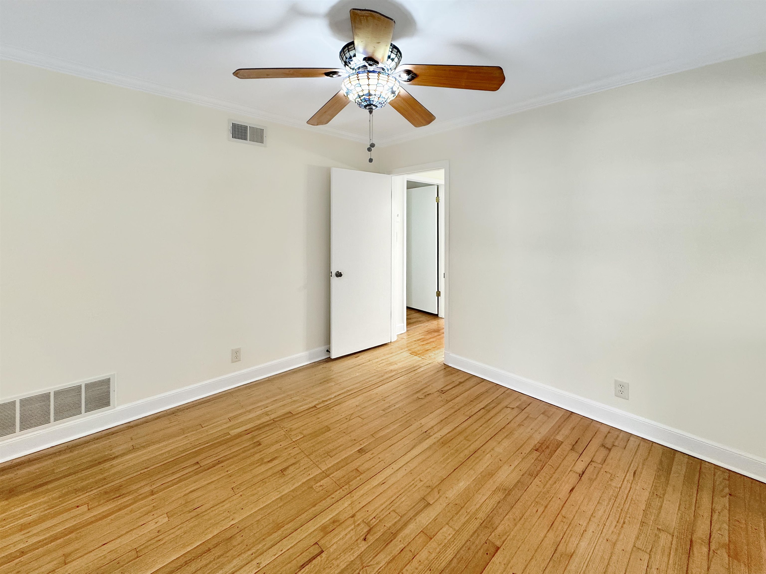 Memphis, Tennessee 38117, United States, 4 Bedrooms Bedrooms, ,3 BathroomsBathrooms,Residential,Pending,16335