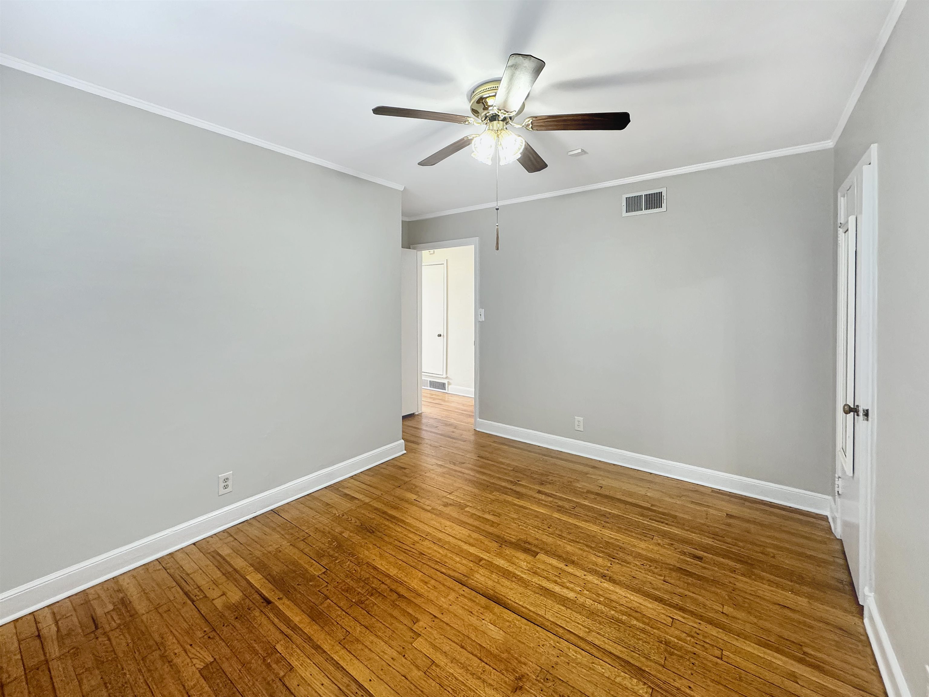 Memphis, Tennessee 38117, United States, 4 Bedrooms Bedrooms, ,3 BathroomsBathrooms,Residential,Pending,16335