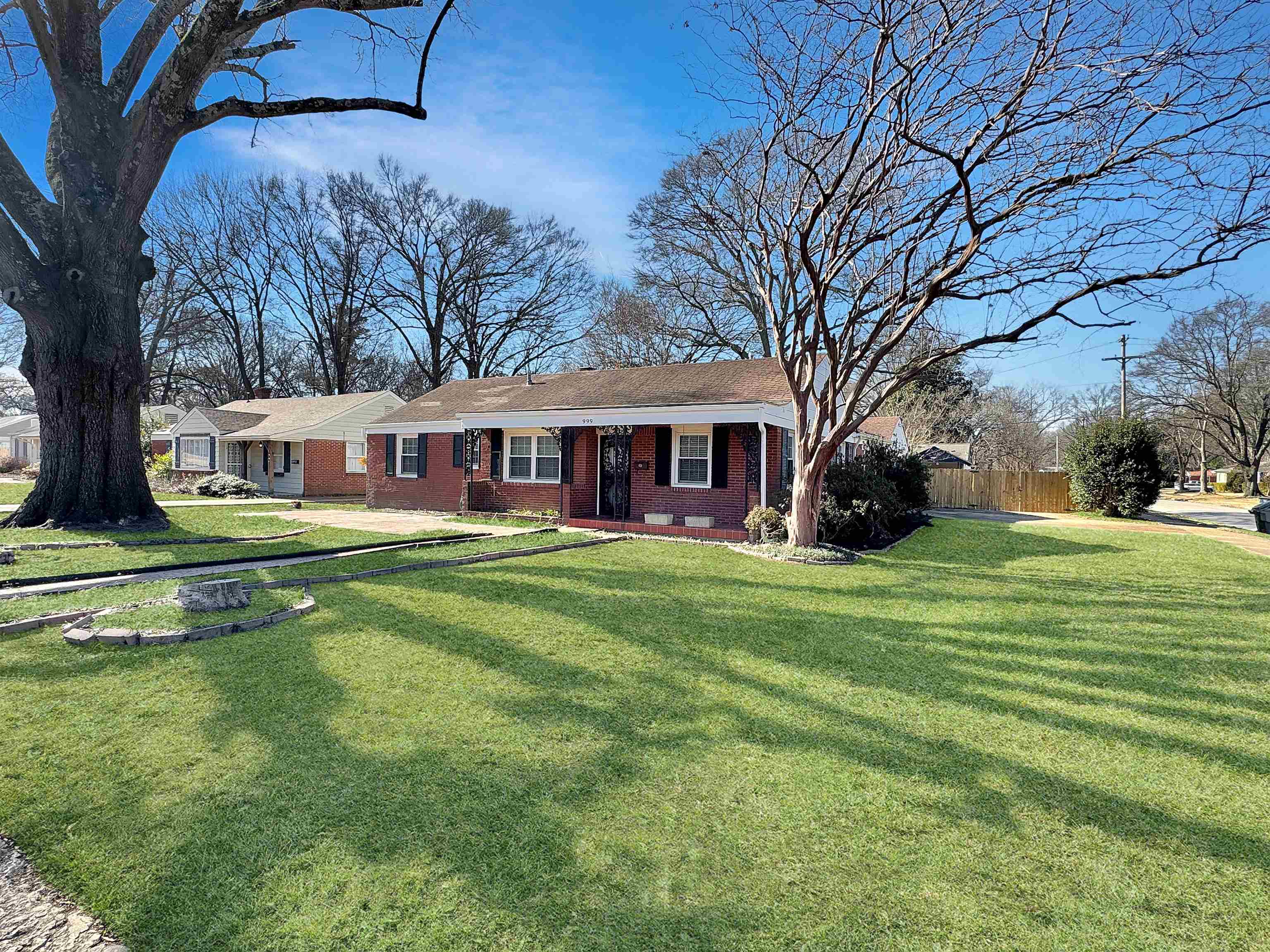 Memphis, Tennessee 38117, United States, 4 Bedrooms Bedrooms, ,3 BathroomsBathrooms,Residential,Pending,16335