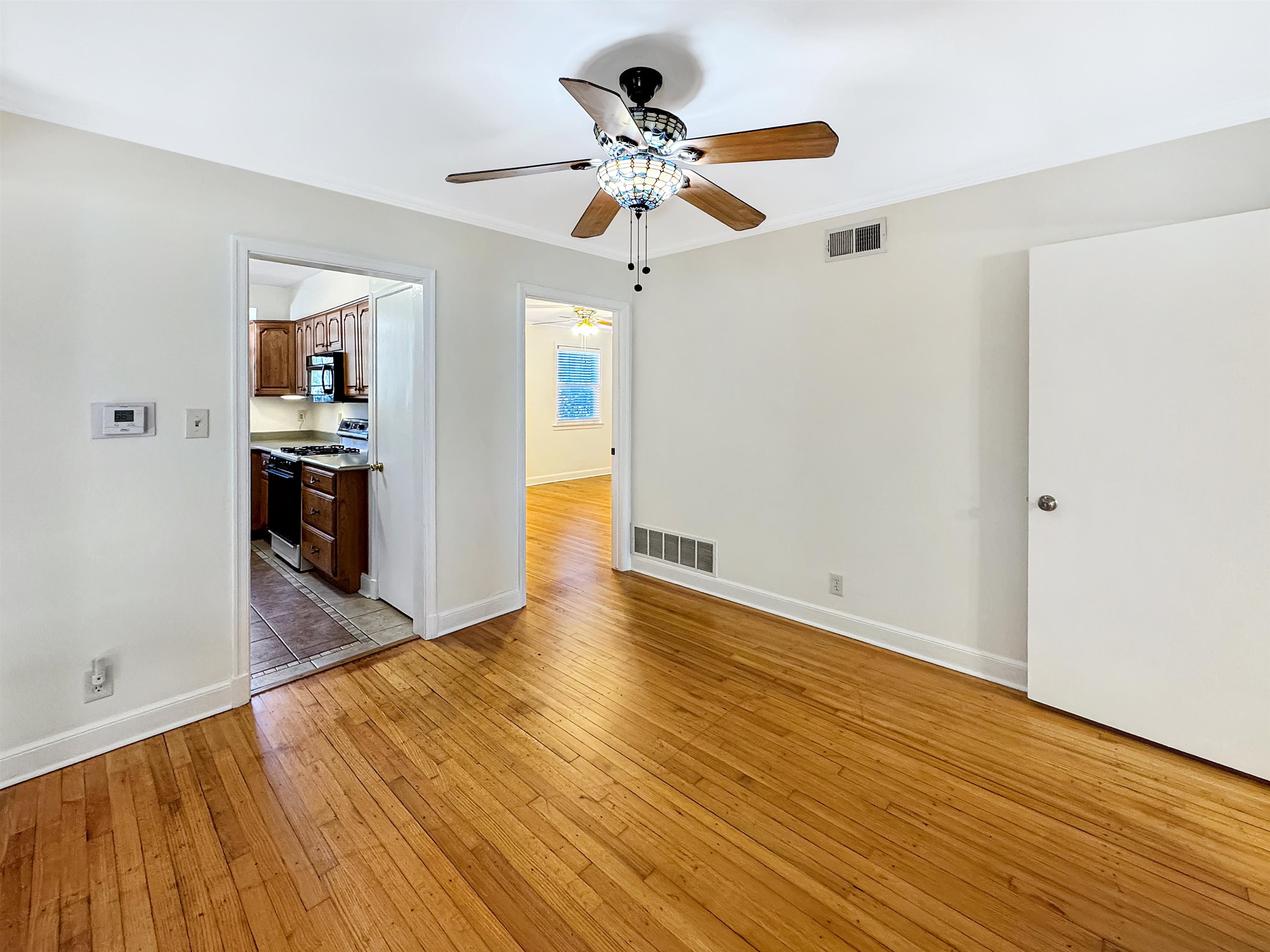 Memphis, Tennessee 38117, United States, 4 Bedrooms Bedrooms, ,3 BathroomsBathrooms,Residential,Pending,16335