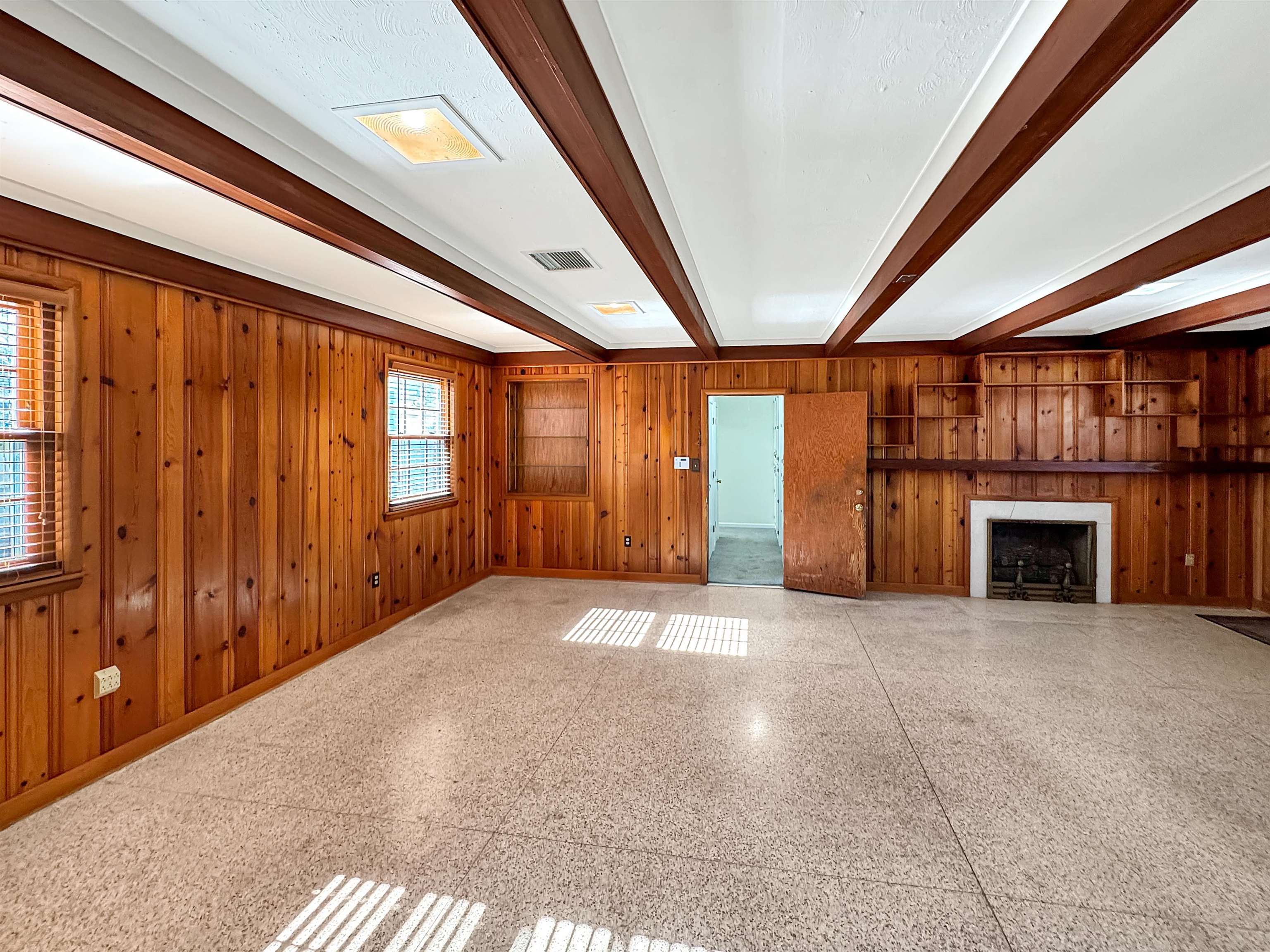 Memphis, Tennessee 38117, United States, 4 Bedrooms Bedrooms, ,3 BathroomsBathrooms,Residential,Pending,16335