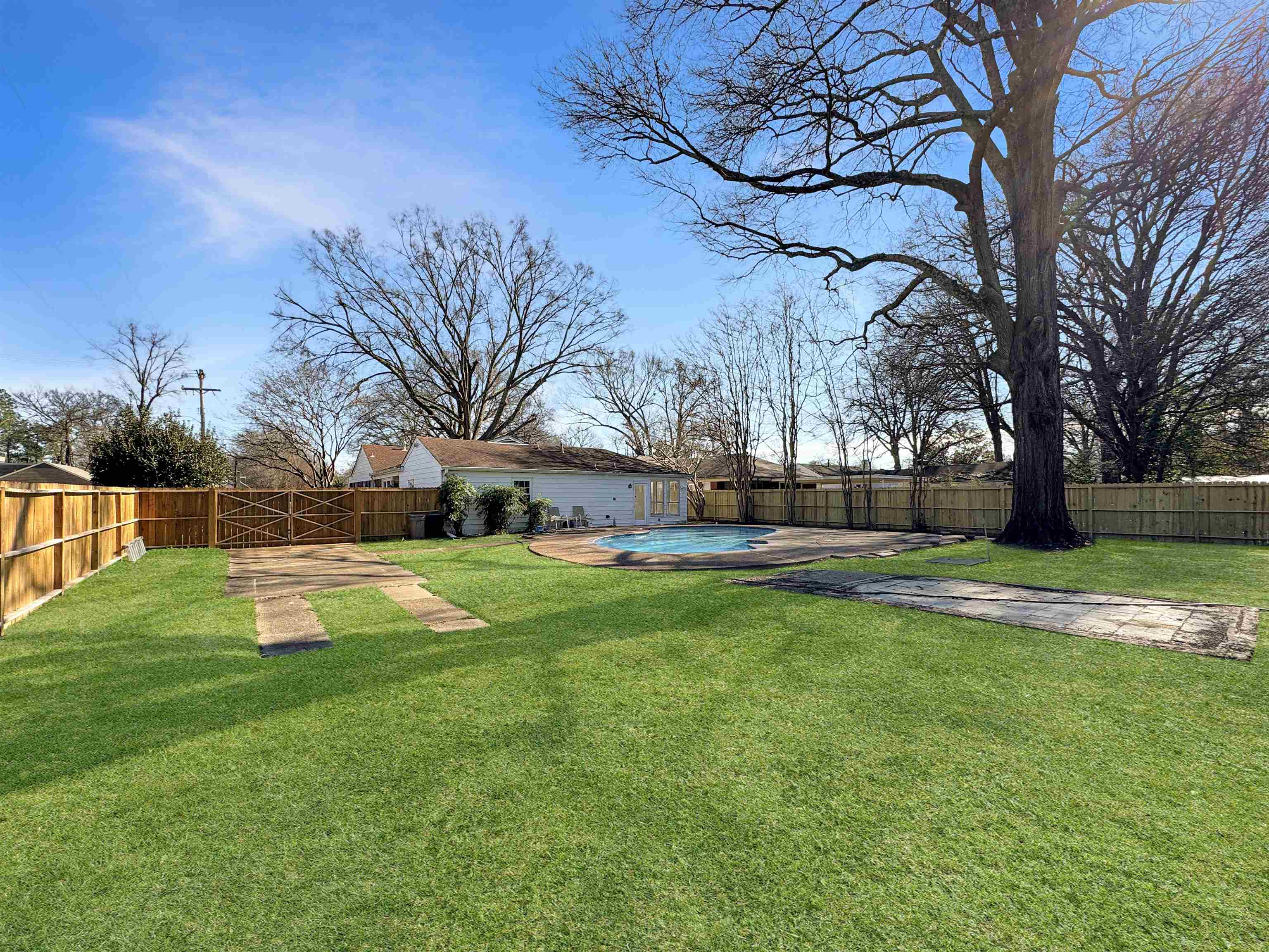 Memphis, Tennessee 38117, United States, 4 Bedrooms Bedrooms, ,3 BathroomsBathrooms,Residential,Pending,16335