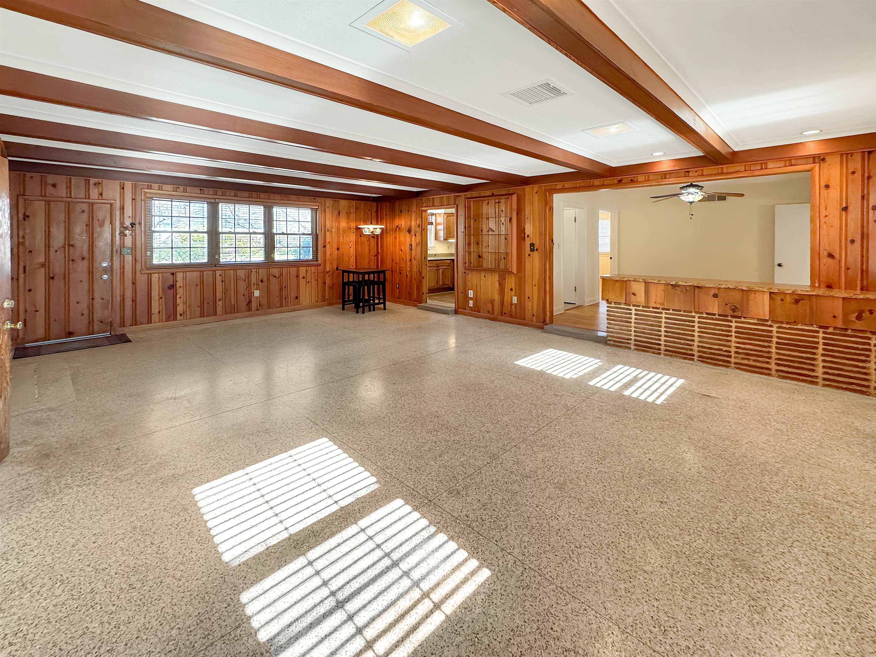 Memphis, Tennessee 38117, United States, 4 Bedrooms Bedrooms, ,3 BathroomsBathrooms,Residential,Pending,16335