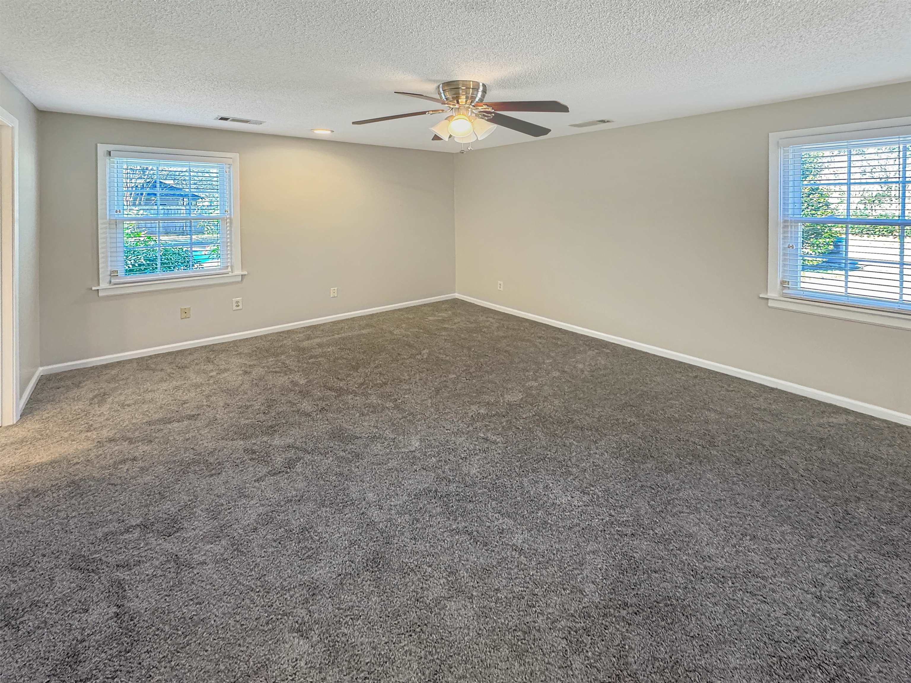 Memphis, Tennessee 38117, United States, 4 Bedrooms Bedrooms, ,3 BathroomsBathrooms,Residential,Pending,16335