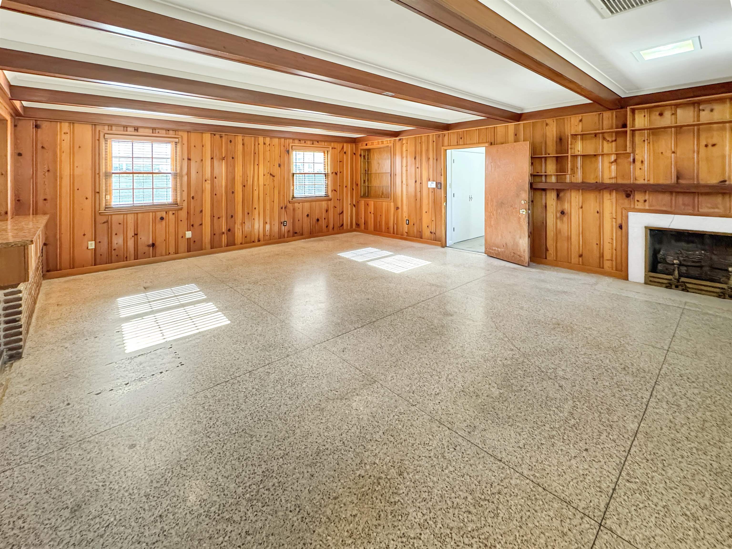 Memphis, Tennessee 38117, United States, 4 Bedrooms Bedrooms, ,3 BathroomsBathrooms,Residential,Pending,16335