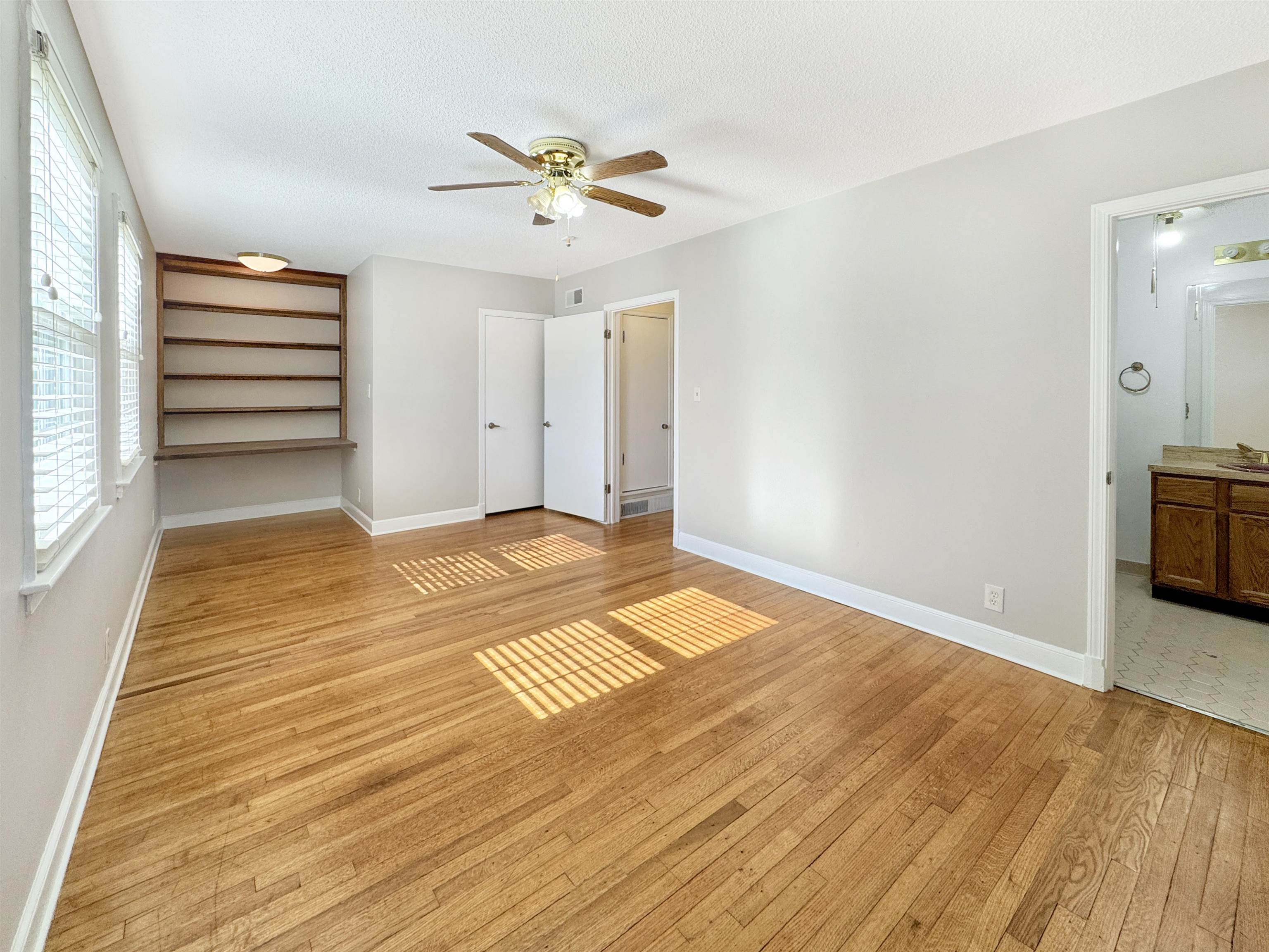 Memphis, Tennessee 38117, United States, 4 Bedrooms Bedrooms, ,3 BathroomsBathrooms,Residential,Pending,16335