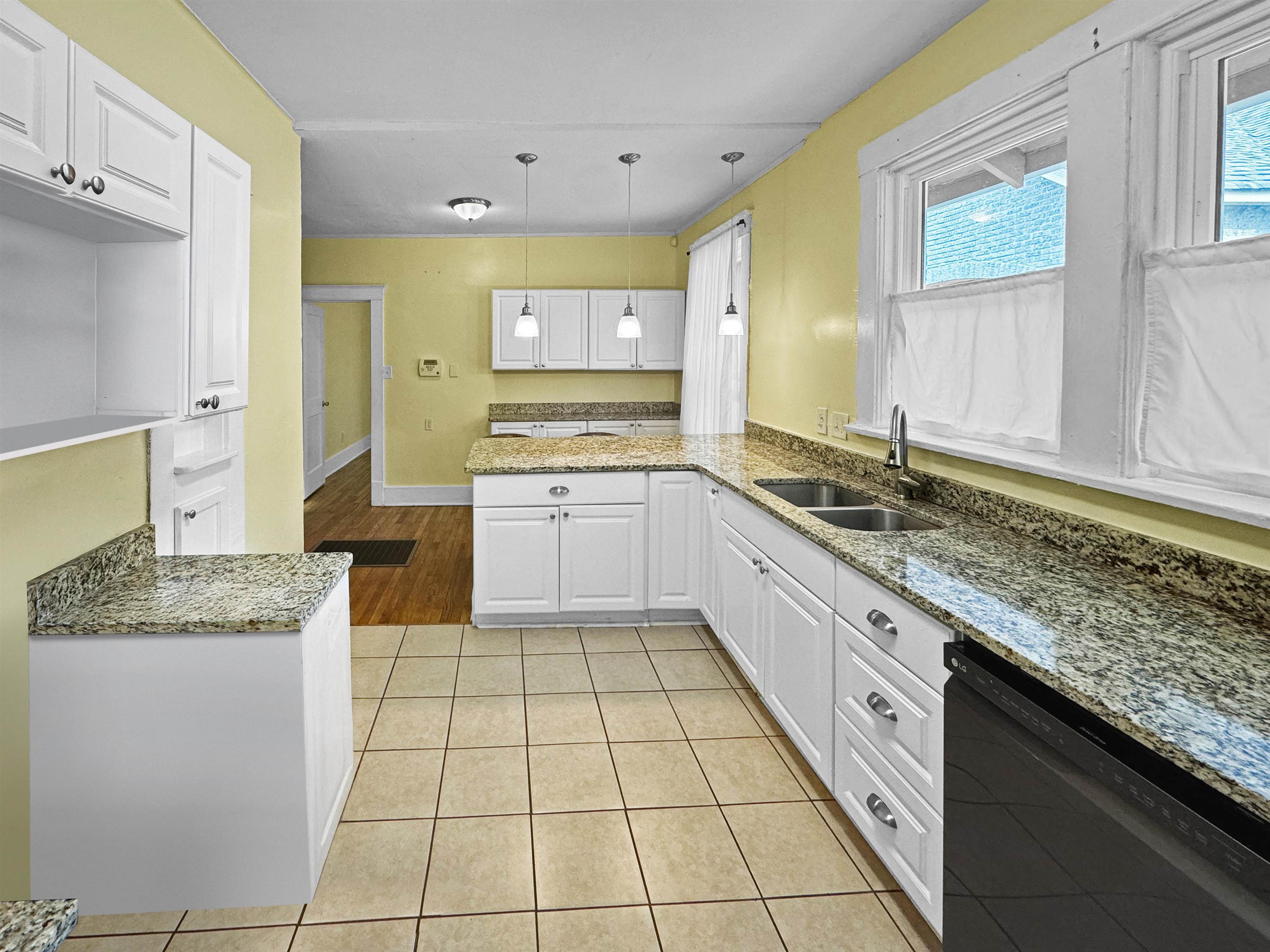 Memphis, Tennessee 38107, United States, 4 Bedrooms Bedrooms, ,3 BathroomsBathrooms,Residential,Pending,52785