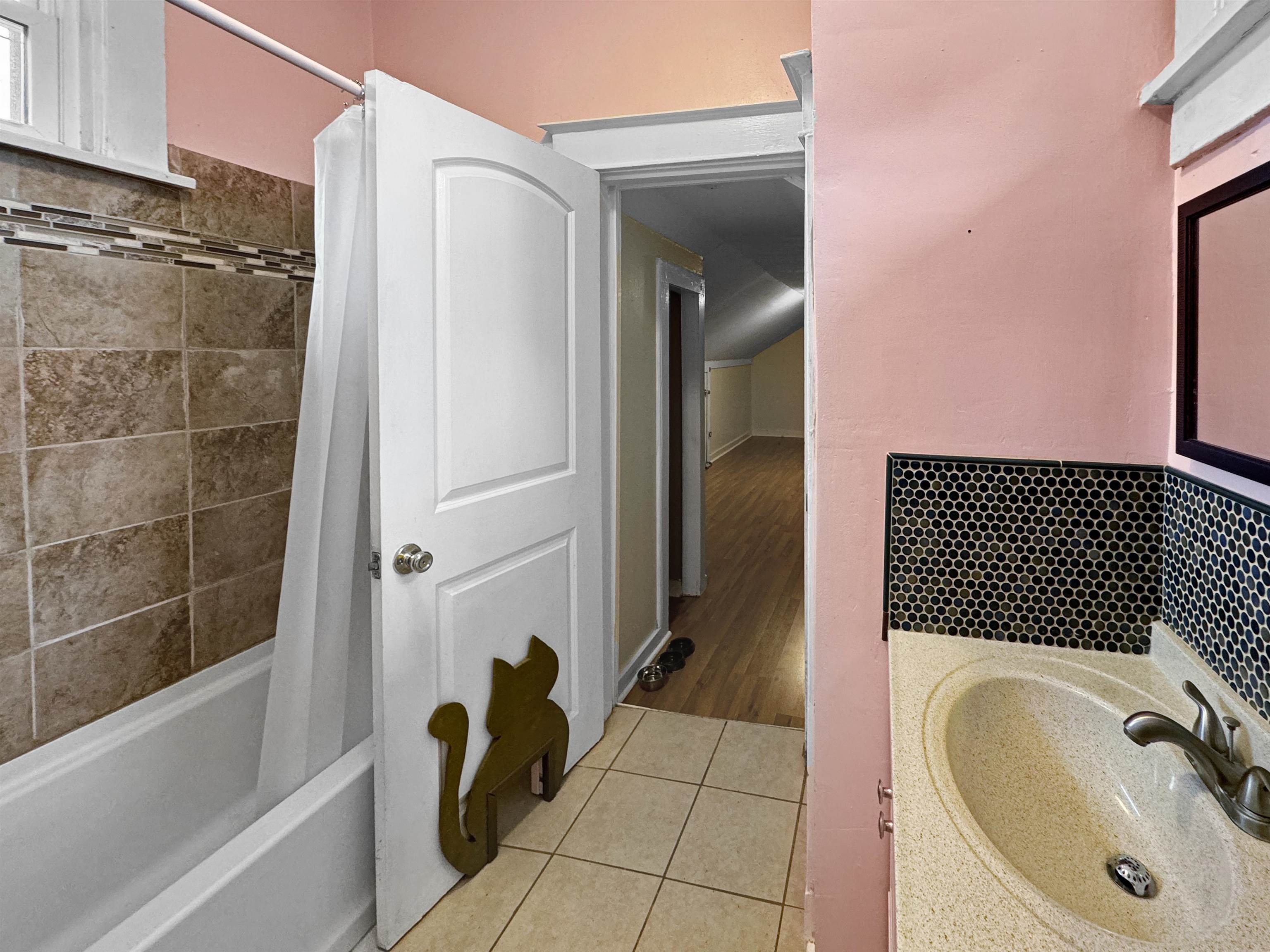 Memphis, Tennessee 38107, United States, 4 Bedrooms Bedrooms, ,3 BathroomsBathrooms,Residential,Pending,52785