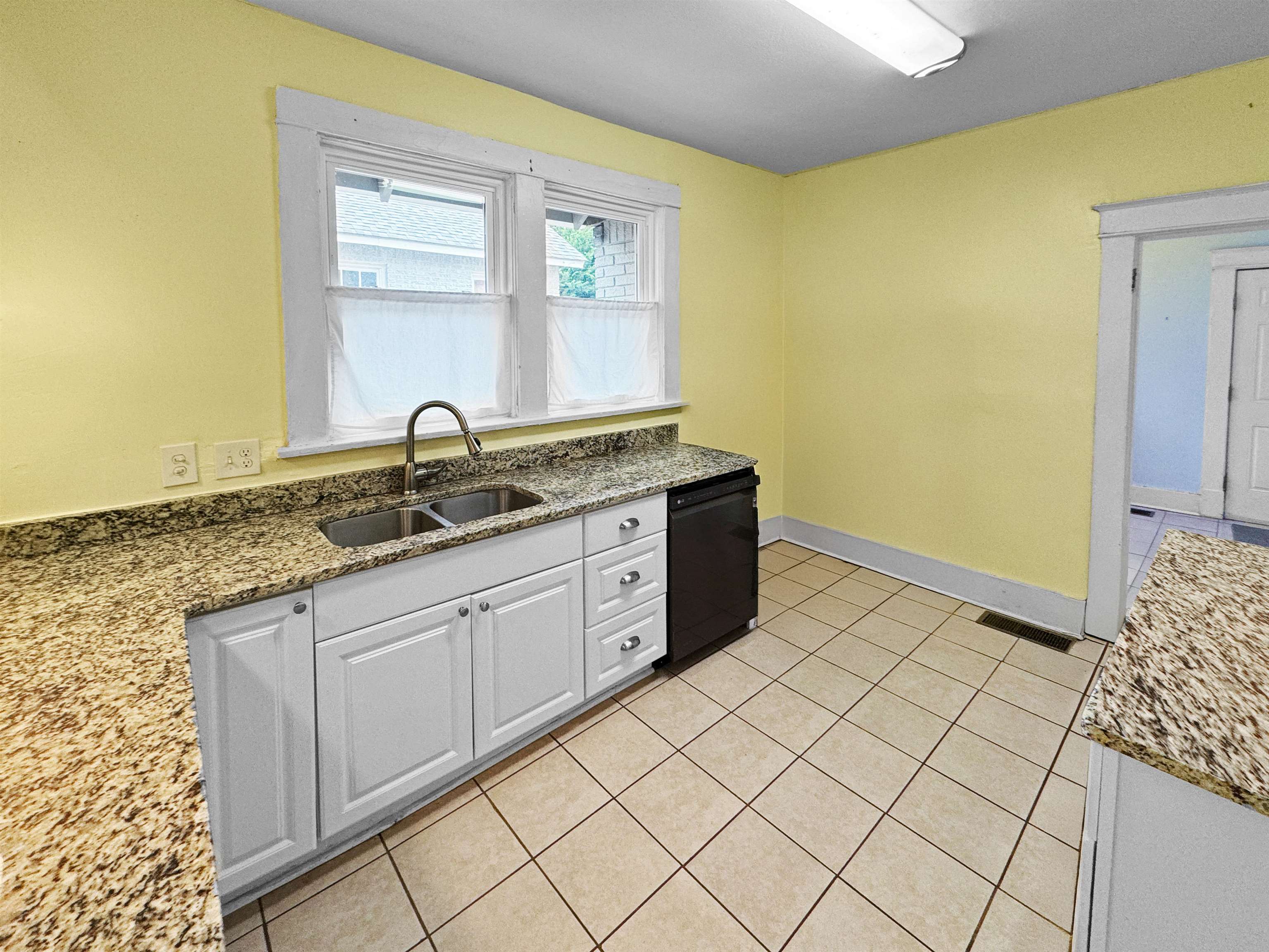 Memphis, Tennessee 38107, United States, 4 Bedrooms Bedrooms, ,3 BathroomsBathrooms,Residential,Pending,52785