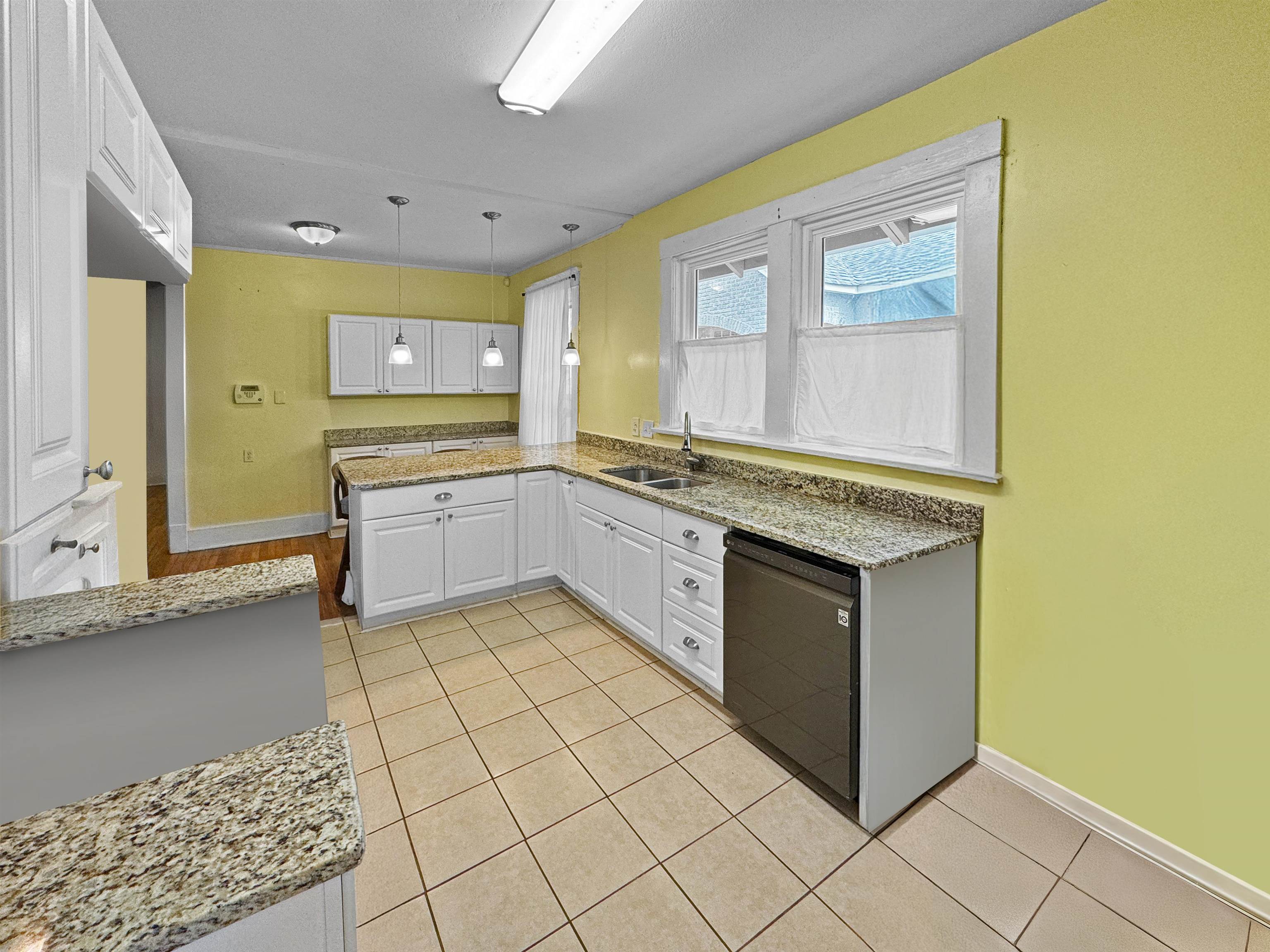 Memphis, Tennessee 38107, United States, 4 Bedrooms Bedrooms, ,3 BathroomsBathrooms,Residential,Pending,52785