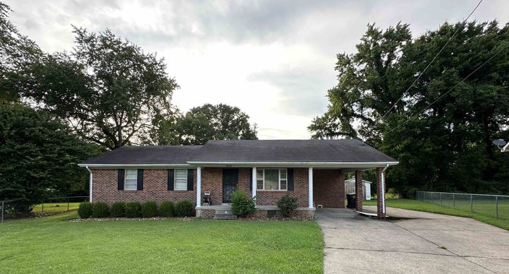 Photo 1 of 31 — 335 SHELLY AVE, Dyersburg, TN 38024