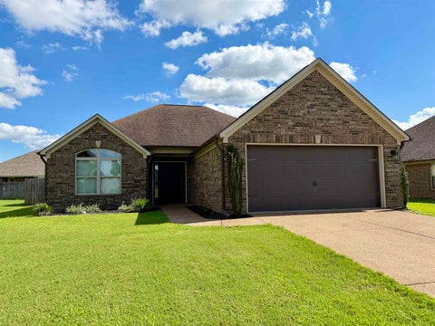 Photo of 76 BIRCH HOLLOW LN, Jackson, TN 38305 (MLS # 10225093)