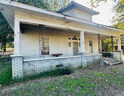 Photo of 350 GORDON ST, Jackson, TN 38301 (MLS # 10226698)