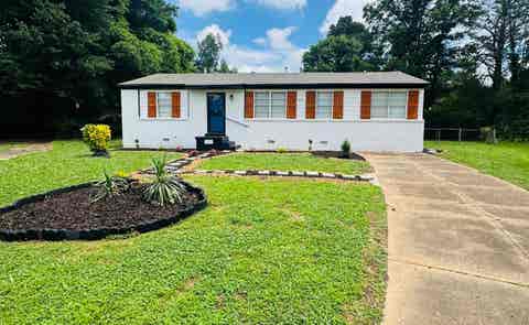 Photo of 5076 NEWTON DR, Memphis, TN 38109 (MLS # 10223974)