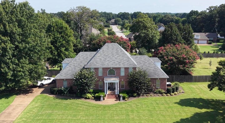 Photo 1 of 38 — 37 CROWNPOINTE COVE CV, Jackson, TN 38305
