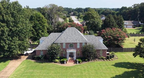 Photo of 37 CROWNPOINTE COVE CV, Jackson, TN 38305 (MLS # 10226363)