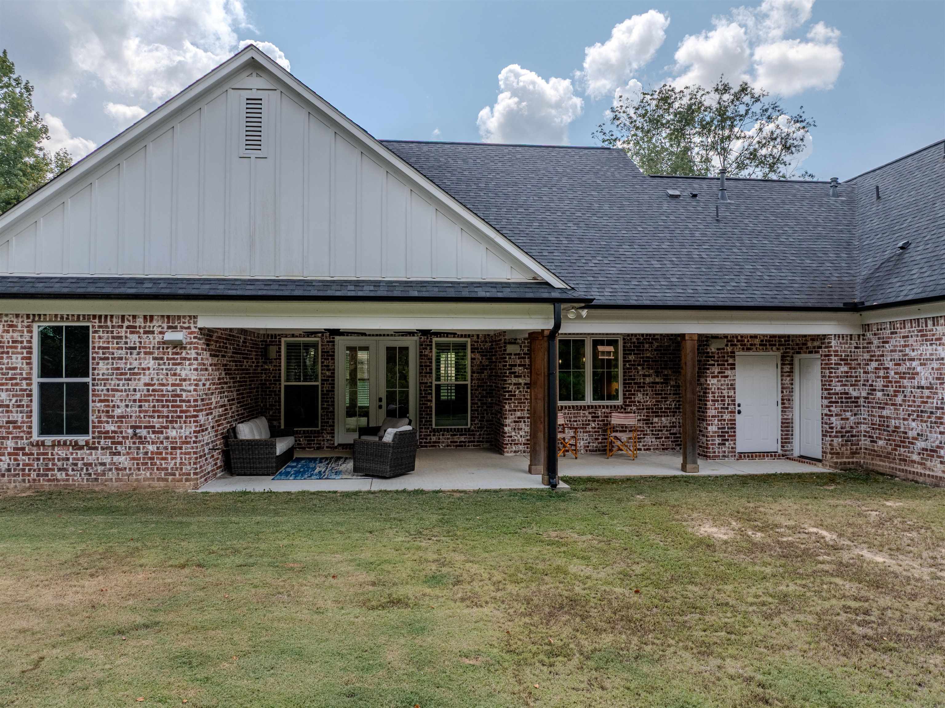 Byhalia, Mississippi 38611, United States, 4 Bedrooms Bedrooms, ,3 BathroomsBathrooms,Residential,Active,203350