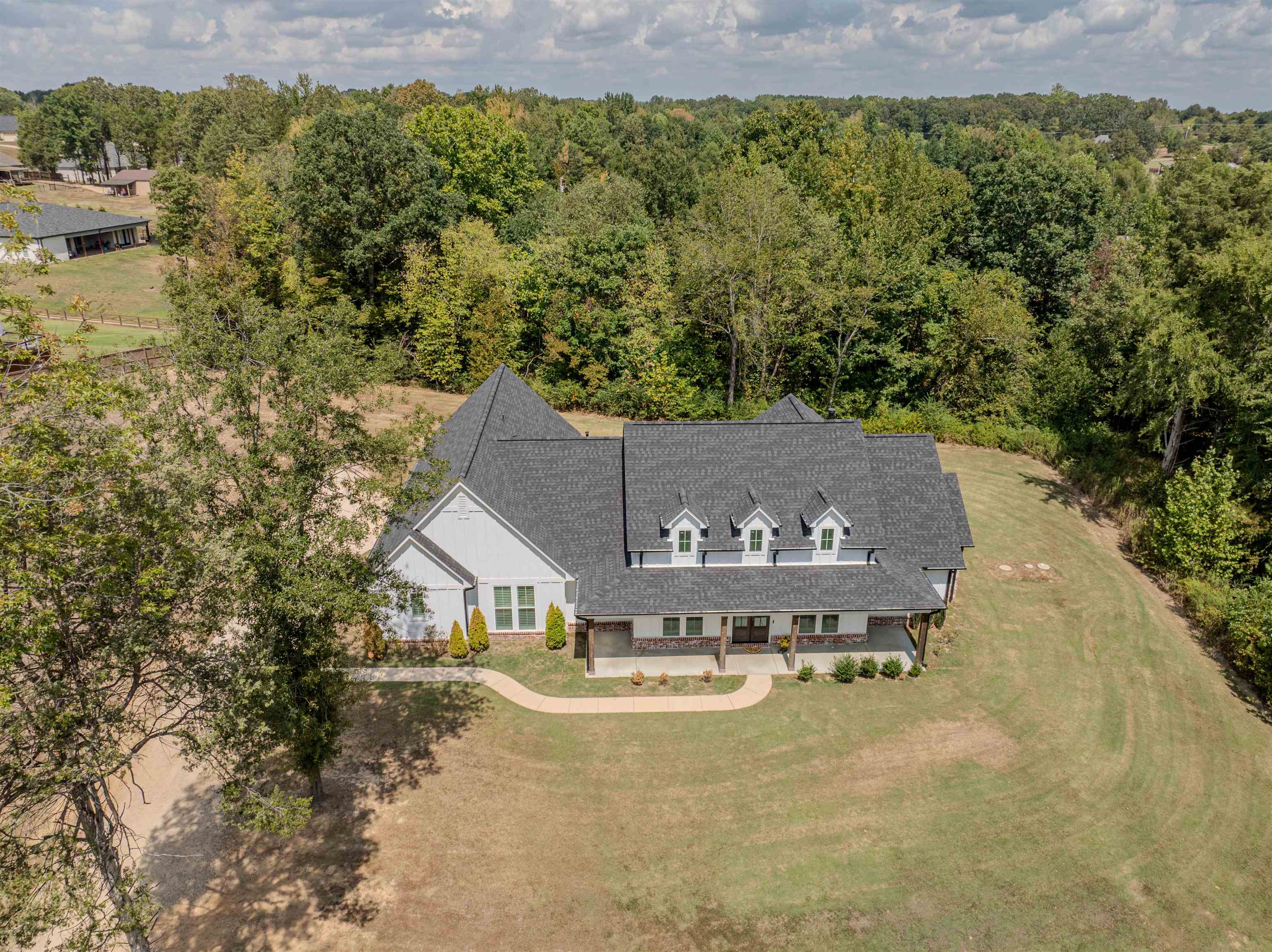 Byhalia, Mississippi 38611, United States, 4 Bedrooms Bedrooms, ,3 BathroomsBathrooms,Residential,Active,203350