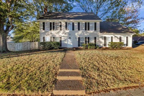 Photo of 7164 GERMANTOWN TRAILS RD, Unincorporated, TN 38125 (MLS # 10208993)