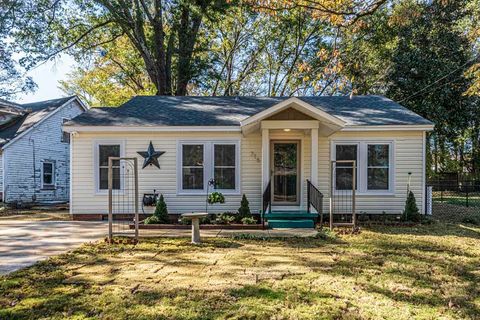 Photo of 715 MAPLE ST S, Covington, TN 38019 (MLS # 10206597)