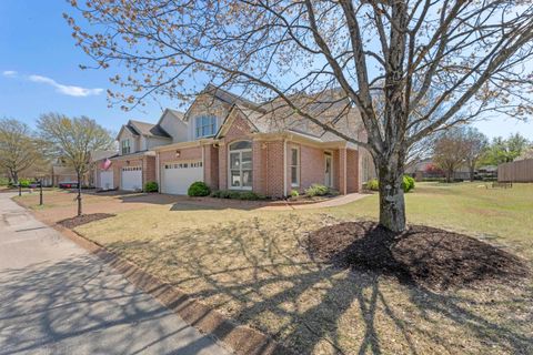 Photo of 1701 VILLAGE RIDGE PL, Collierville, TN 38017 (MLS # 10217712)