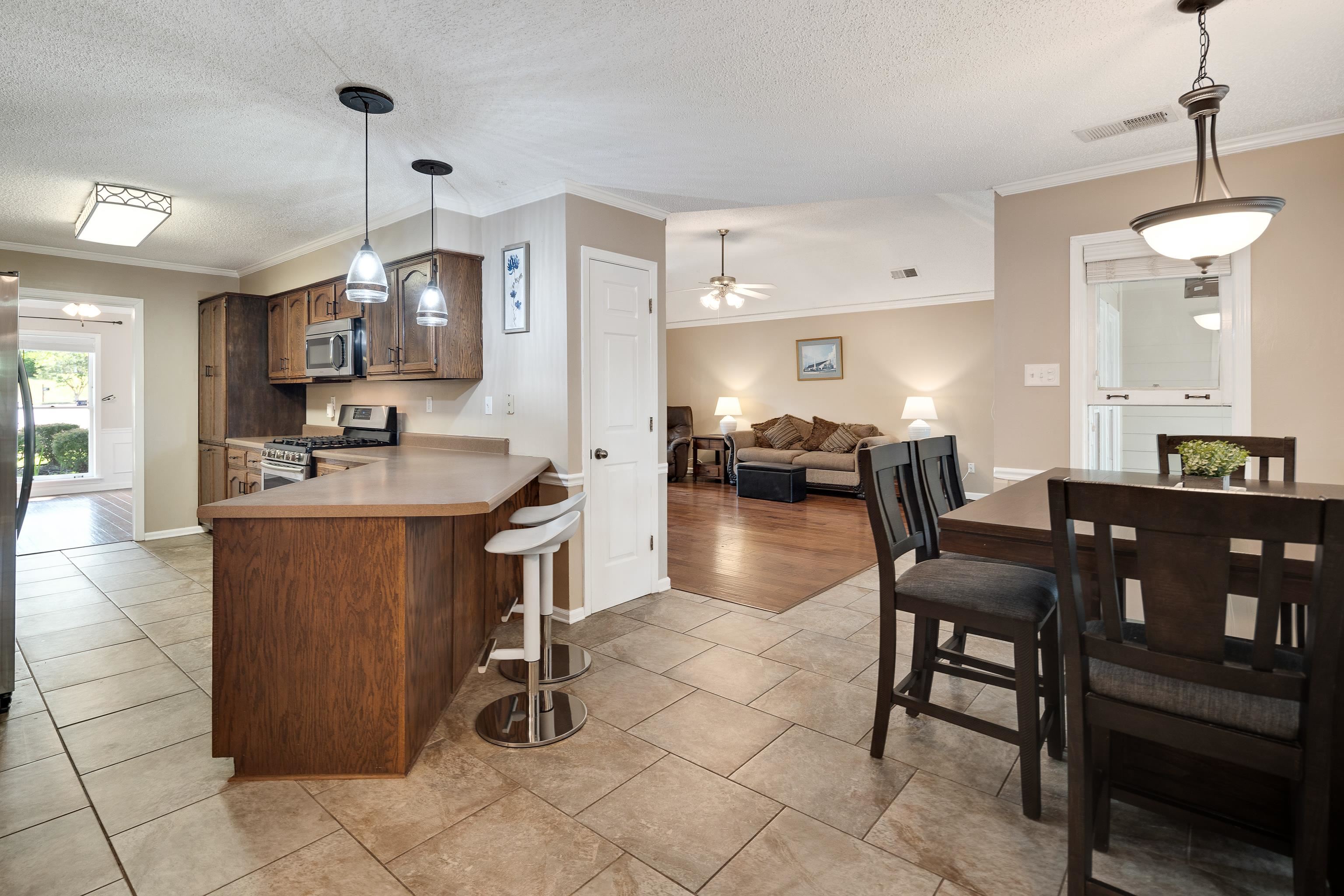 Cordova, Tennessee 38016, United States, 4 Bedrooms Bedrooms, ,3 BathroomsBathrooms,Residential,Pending,137587