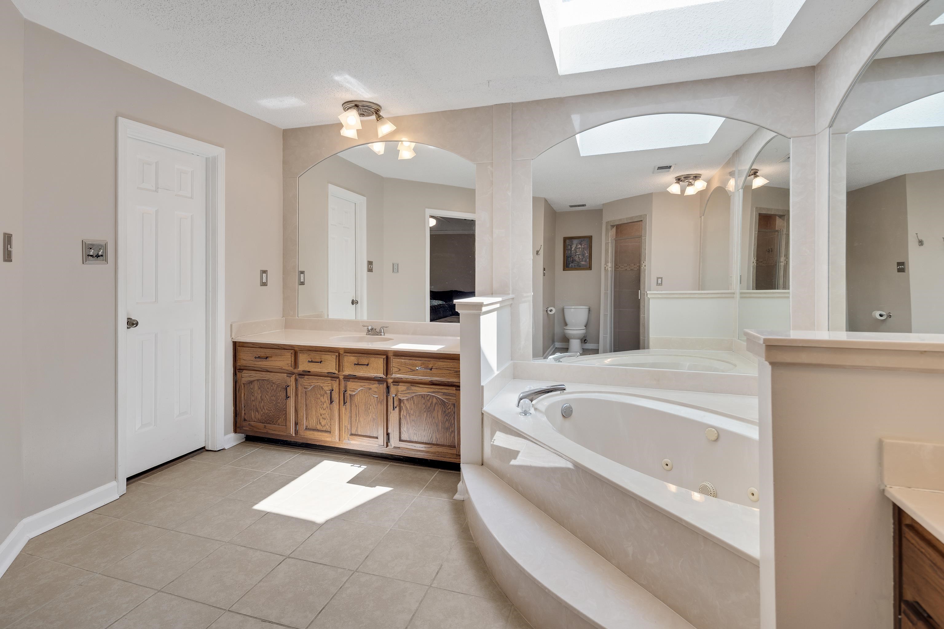 Cordova, Tennessee 38016, United States, 4 Bedrooms Bedrooms, ,3 BathroomsBathrooms,Residential,Pending,137587