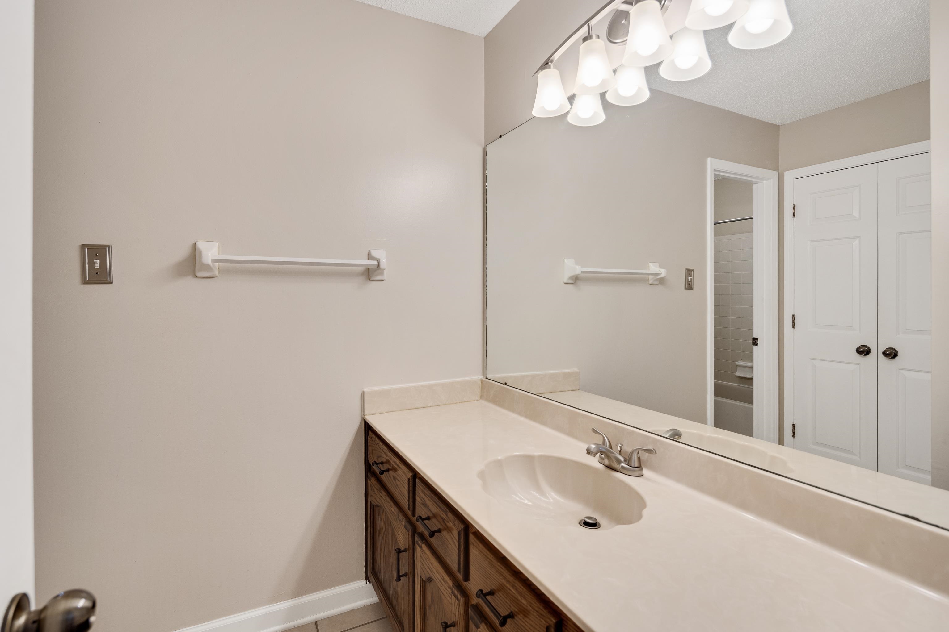 Cordova, Tennessee 38016, United States, 4 Bedrooms Bedrooms, ,3 BathroomsBathrooms,Residential,Pending,137587