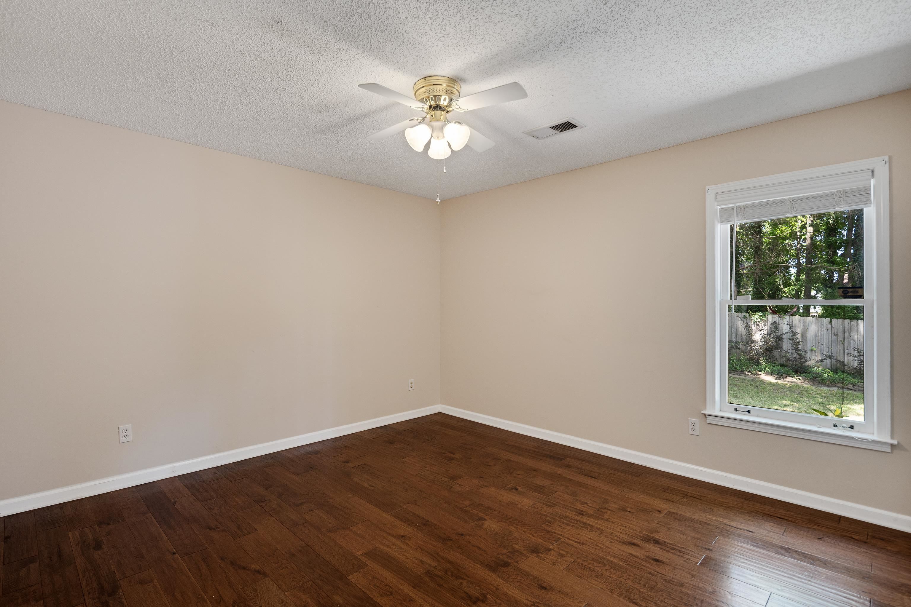 Cordova, Tennessee 38016, United States, 4 Bedrooms Bedrooms, ,3 BathroomsBathrooms,Residential,Pending,137587