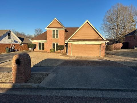 Photo of 4124 MEADOW FIELD LN, Bartlett, TN 38135 (MLS # 10215620)
