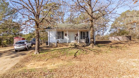 Photo of 210 WESTWOOD CIR, Selmer, TN 38375 (MLS # 10213436)