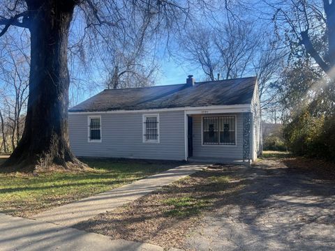 Photo of 2340 HERNANDO RD, Memphis, TN 38106 (MLS # 10215064)