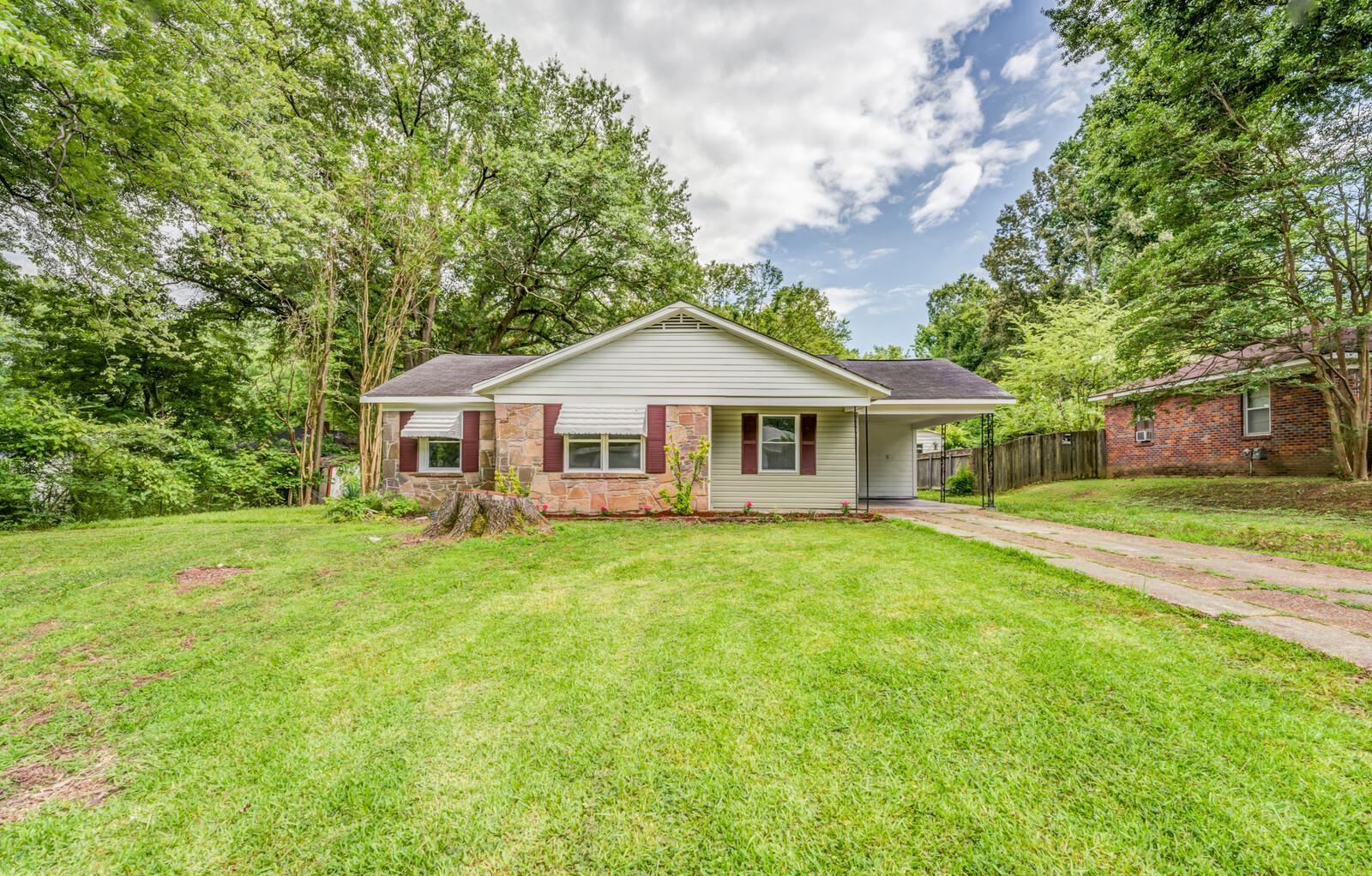 Photo 2 of 18 of 1377 ASHVILLE DR house