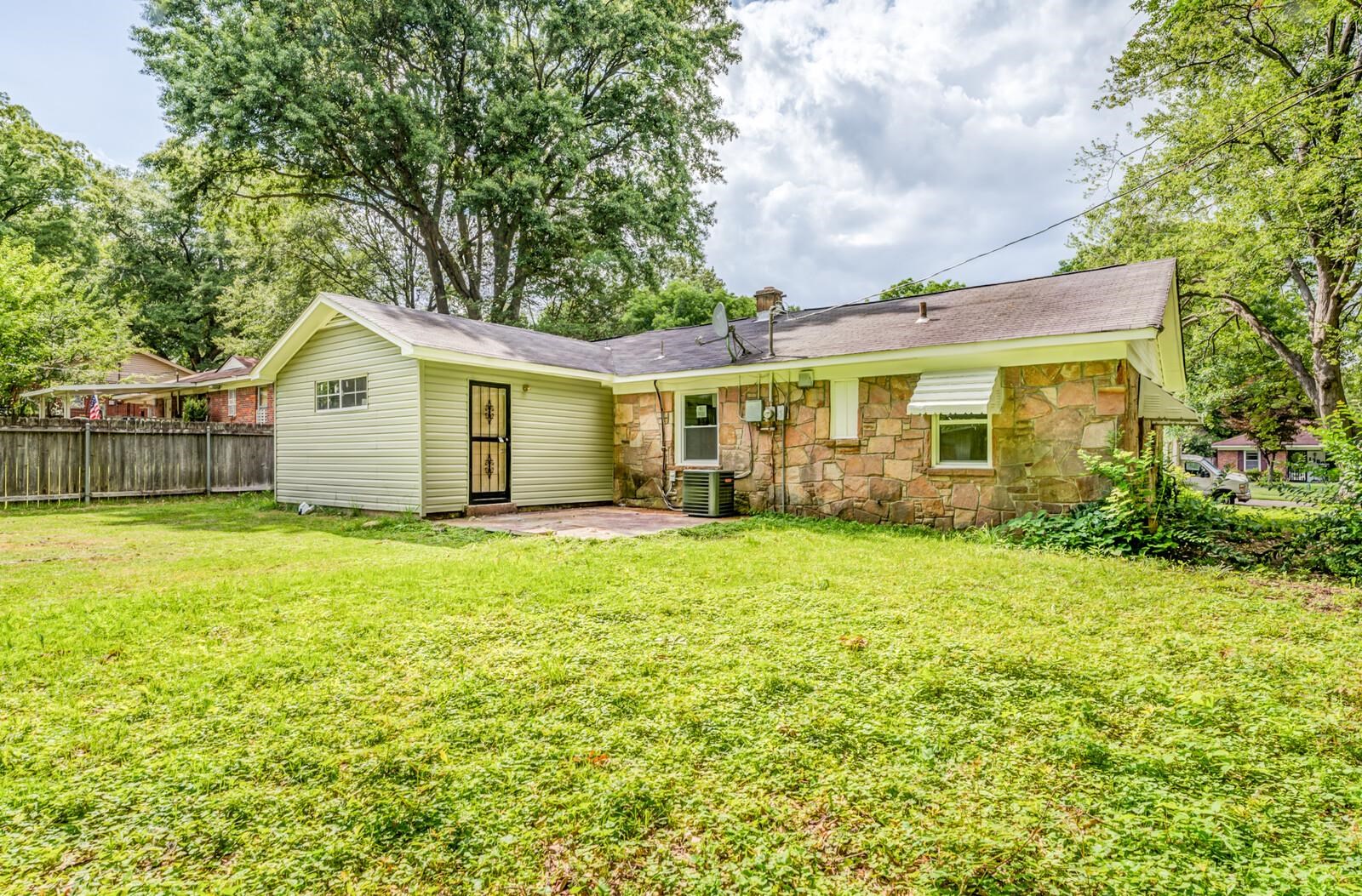 Photo 16 of 18 of 1377 ASHVILLE DR house