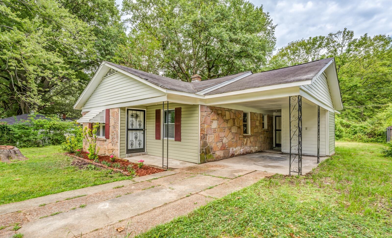 Photo 18 of 18 of 1377 ASHVILLE DR house