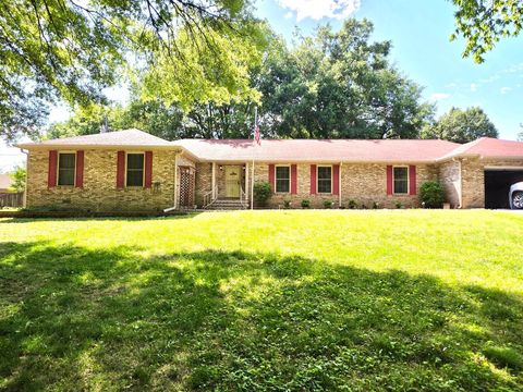 Photo of 1603 WESTLAKE AVE, Dyersburg, TN 38024 (MLS # 10220786)