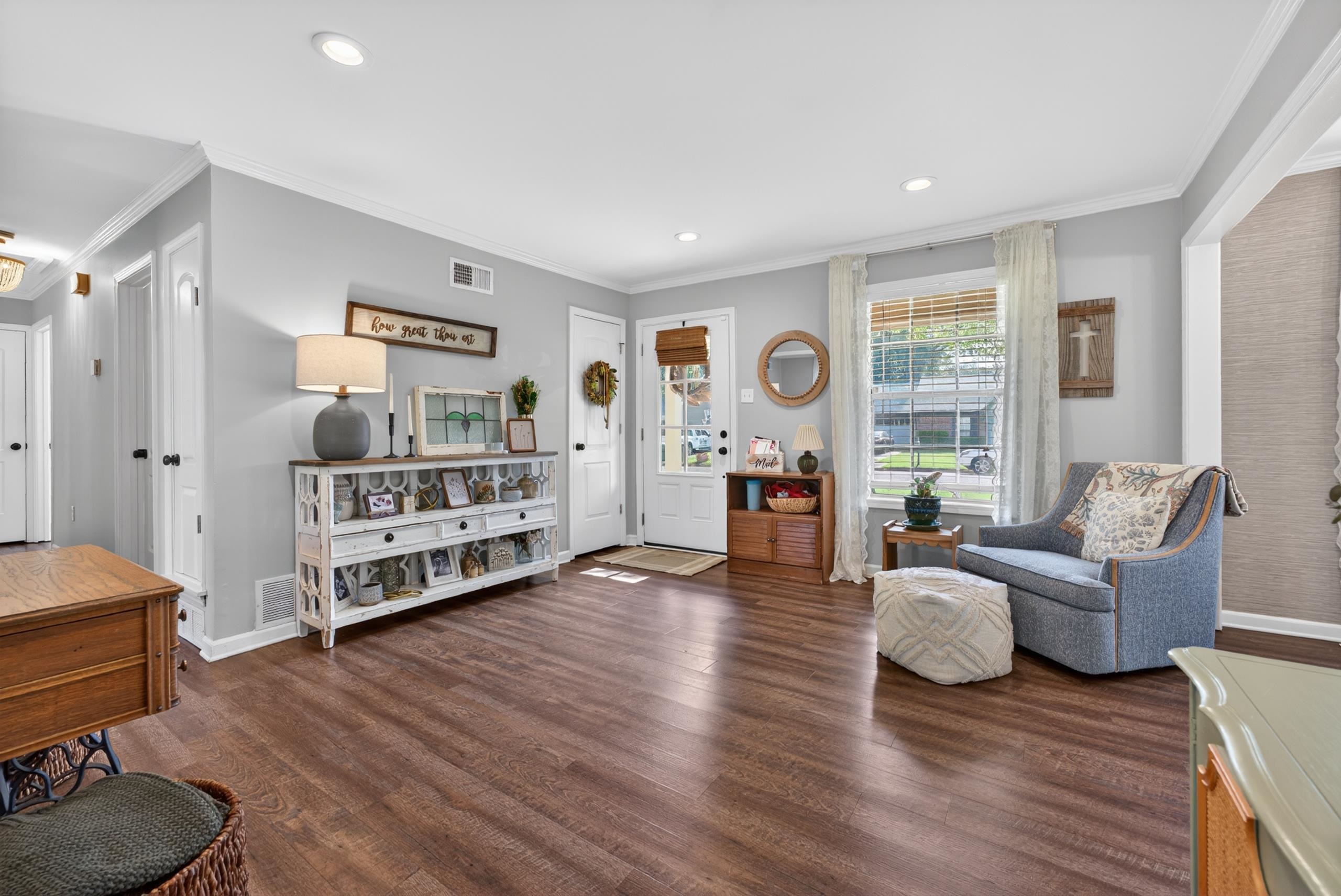 895 BARBARA LYNN DR