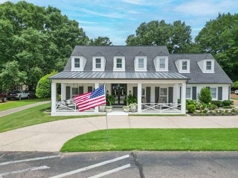 Photo of 2125 W GLENALDEN DR, Germantown, TN 38139 (MLS # 10224472)