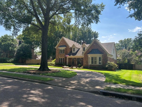 Photo of 9421 PLANTATION WAY LN, Germantown, TN 38139 (MLS # 10228908)