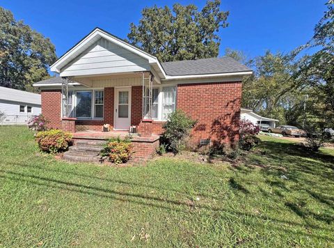 Photo of 105 PINHOOK RD, Savannah, TN 38372 (MLS # 10208457)