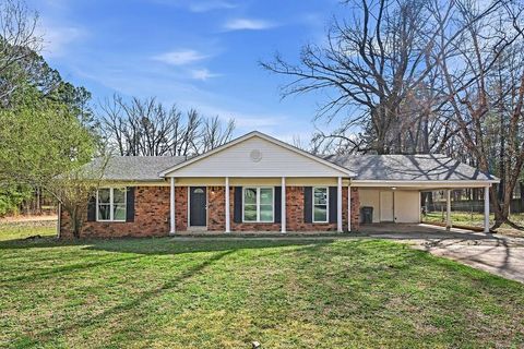 Photo of 3765 OAKHURST AVE, Millington, TN 38053 (MLS # 10216411)