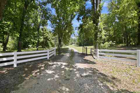 Photo of 1370 REID HOOKER RD N, Unicorp/Eads, TN 38028 (MLS # 10225537)
